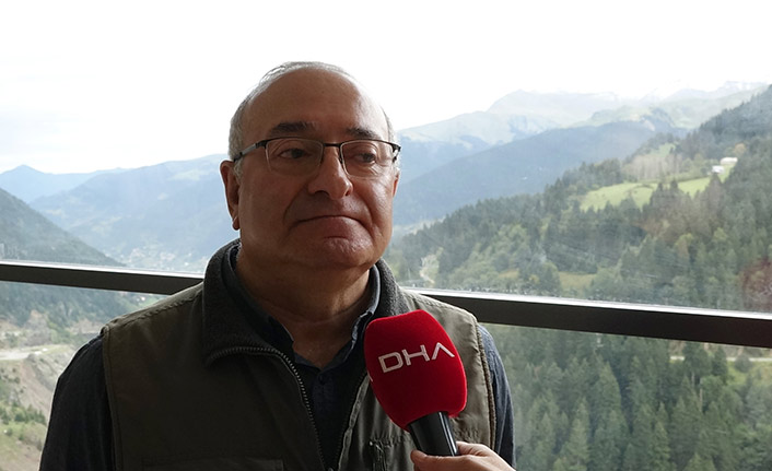 Trabzon'da eve dayanan ayı kameraya yansıdı