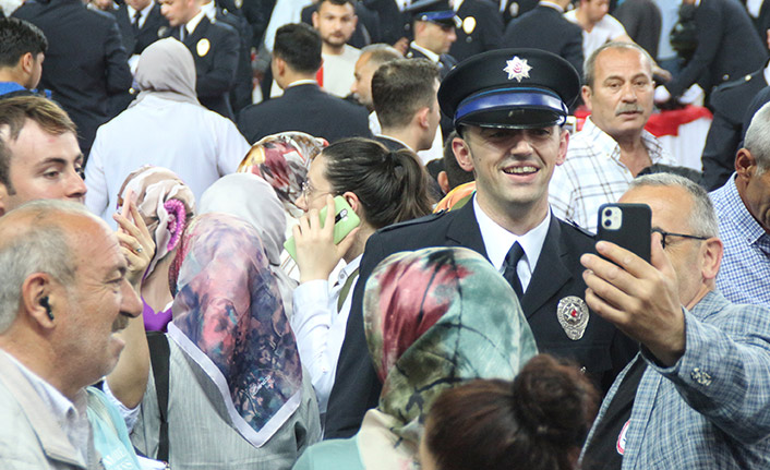 Rizeli Gazi Polis'in oğlu, Polis Eğitim Merkezi'ni birincilikle bitirdi