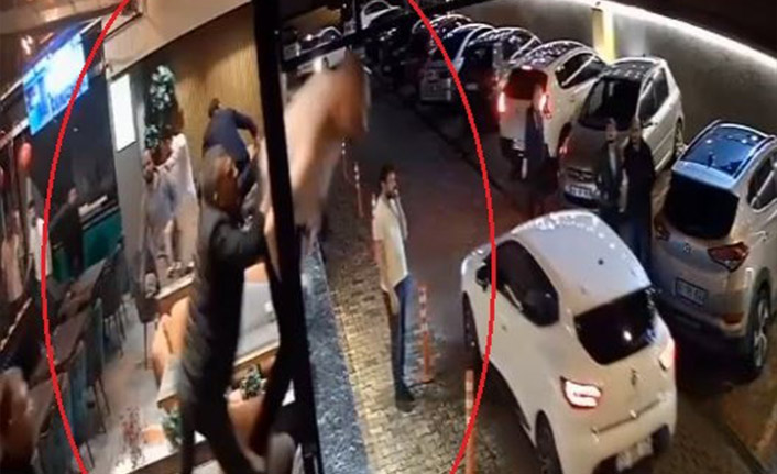 Samsun'da meyhanede başlayan kavga kafede devam etti, olay güvenlik kamerasına yansıdı