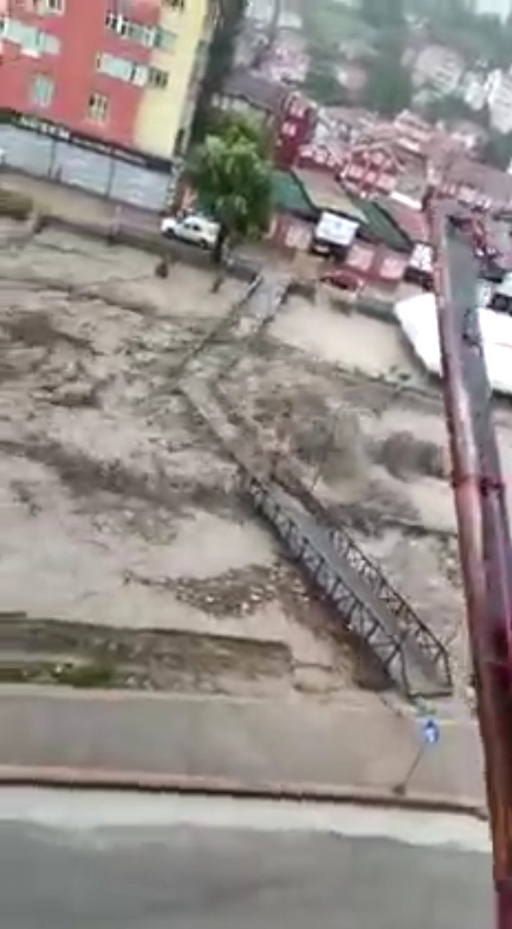 Kastamonu'da sel köprüyü böyle yıktı