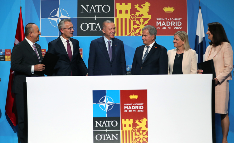Madrid'de Türkiye, Finlandiya ve İsveç arasında 'Üçlü Muhtıra' imzalandı