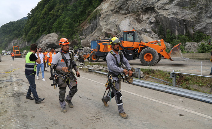 Artvin'de heyelan sonrası dağcılar incelemede bulundu