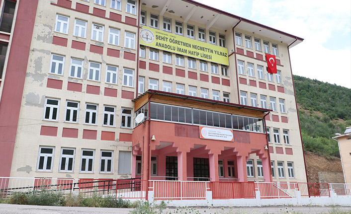 PKK'lı teröristlerin şehit ettiği öğretmen 5. yılında unutulmadı