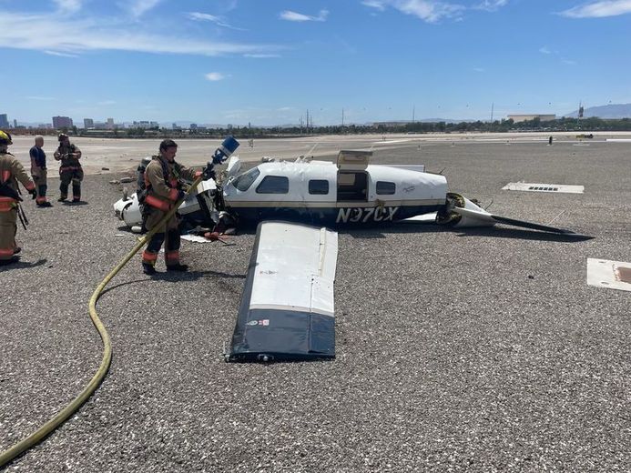 ABD'de havalimanında 2 uçak çarpıştı: 4 ölü