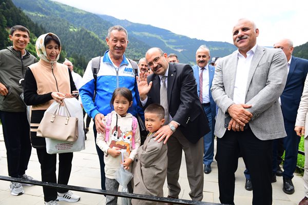 Vali Ustaoğlu: “Trabzon’a gelen turistler bizim baş tacımızdır”