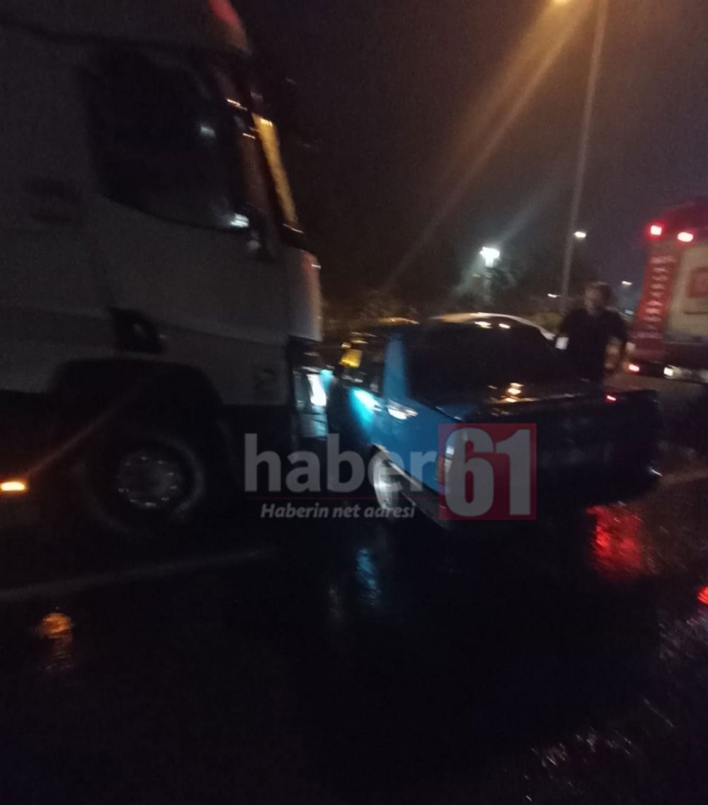 Trabzon’da tır otomobile çarptı! 