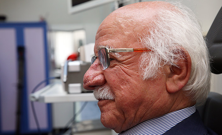 Trabzon'da 84 yaşındaki hastanın burnundan 100 gramlık kitle alındı