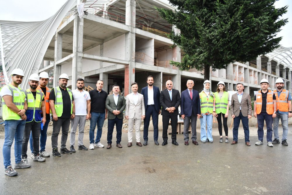 Yusuf Ziya Yılmaz, Trabzon Büyükşehir Belediyesini ziyaret etti