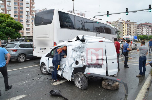 Trabzon’da zincirleme kaza! 6 araç birbirine girdi