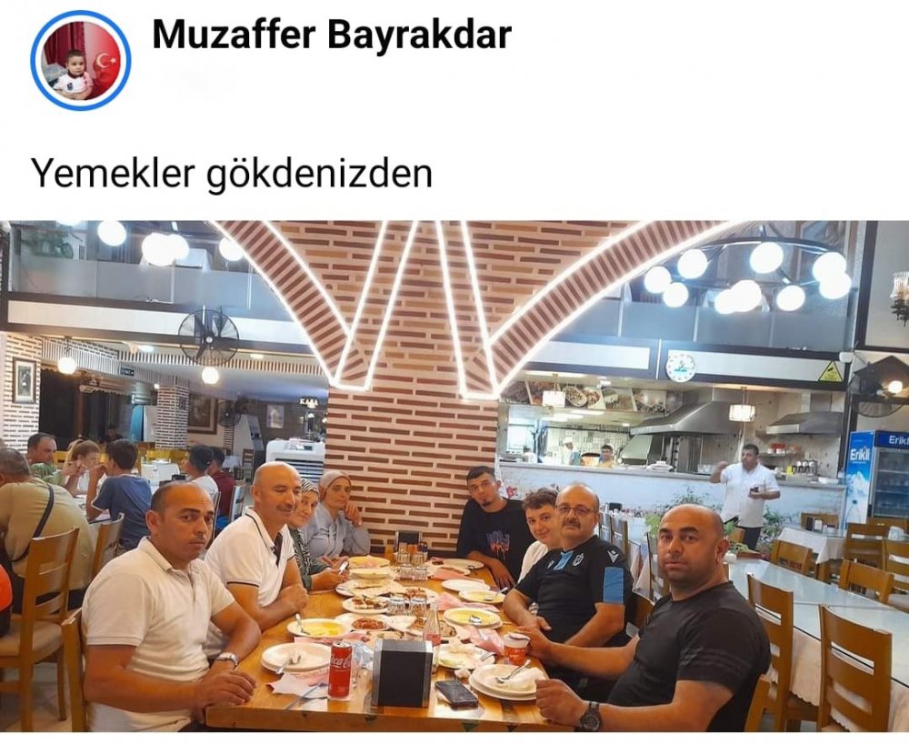 Gökdeniz Bayrakdar maç sonu Trabzonsporlu akrabalarıyla buluştu