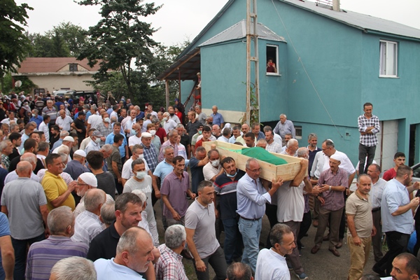 Giresun'da karı koca toprağa verildi! Trafik kazasında hayatlarını kaybettiler