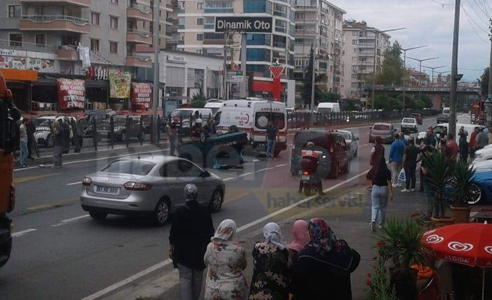 Trabzon'da otomobil takla attı! Karşı şeride geçti