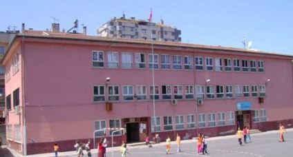 Trabzon’da yıkılan okul yeniden yapılacak