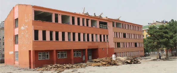 Trabzon’da yıkılan okul yeniden yapılacak