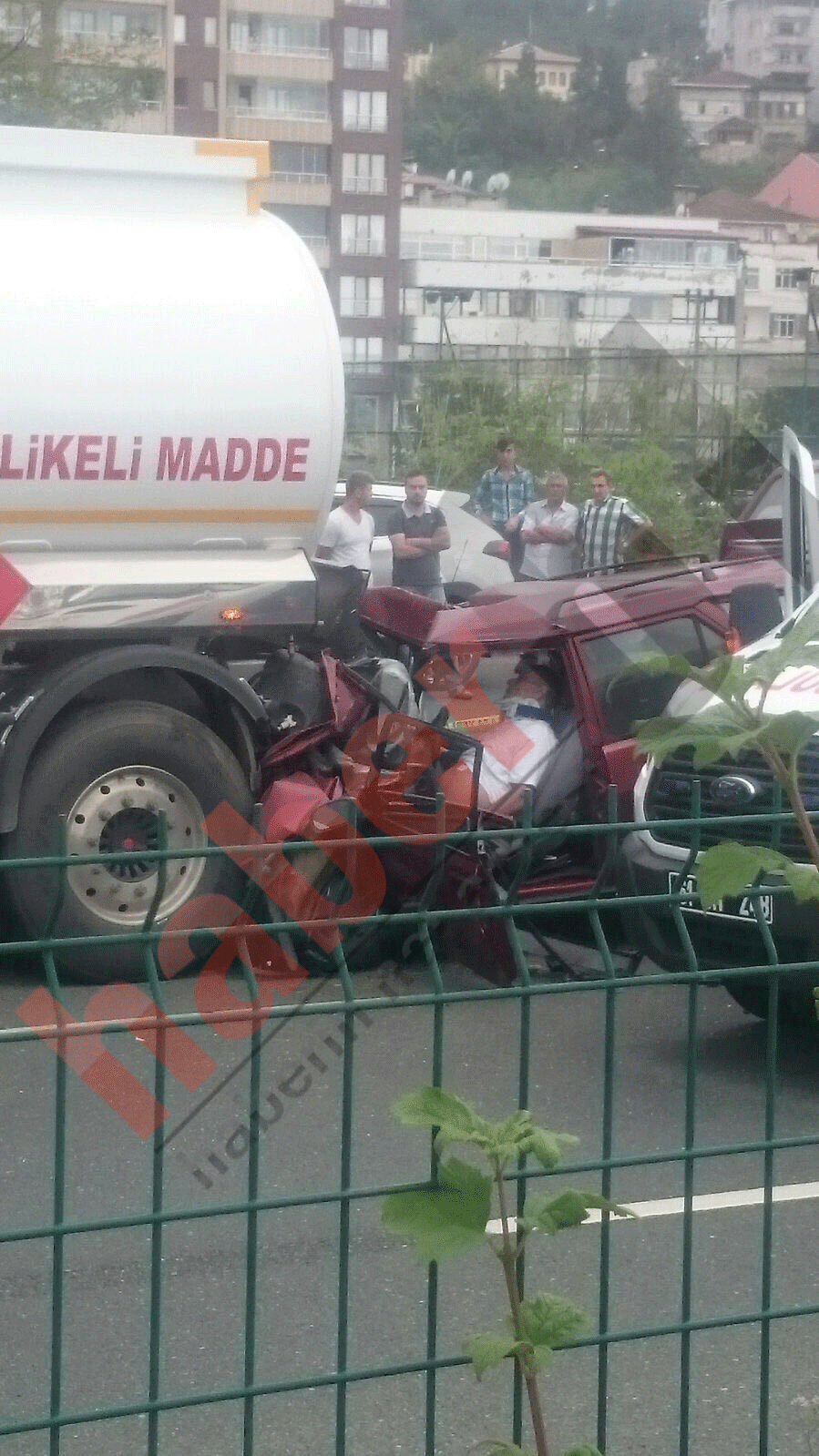 Trabzon'da feci kaza: Araç tankere çarptı, 1 ölü
