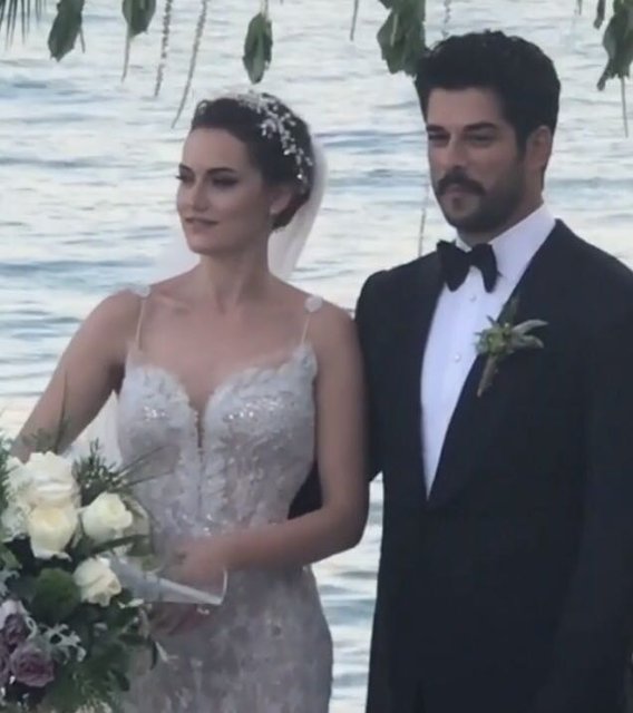 Ünlü oyuncular Evcen ve Burak Özçivit evlendi