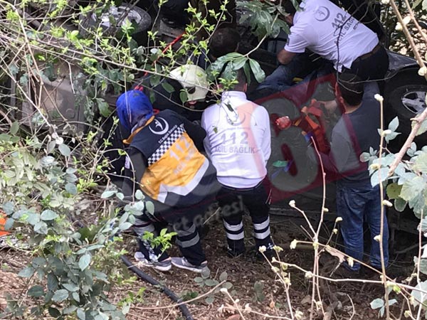 Trabzon'da kaza - Otomobil ormanlık alana yuvarlandı