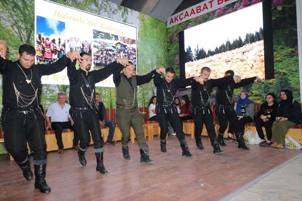 Trabzon Günlerinde Akçaabat coşturdu