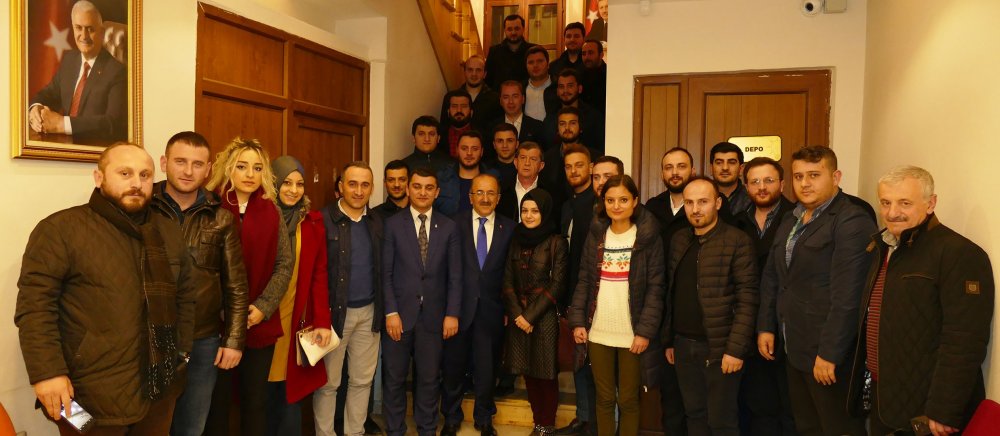 Gümrükçüoğlu gençlere referandumu anlattı