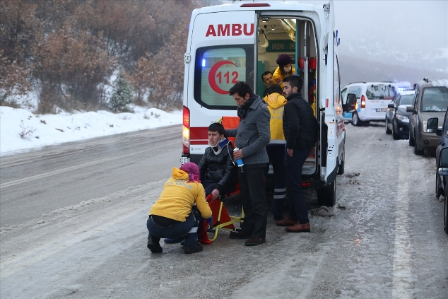 Askeri araçla minibüs çarpıştı: 1 şehit, 10 yaralı