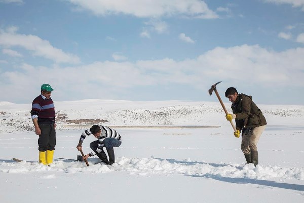 Eskimo usulü balık avlıyorlar