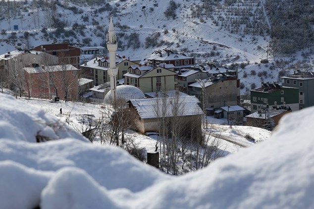 Gümüşhane'de kar esareti: 100 köy yolu...