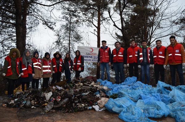 Trabzon'da Sürmene yangını sonrasında gençlerden temizlik harekatı