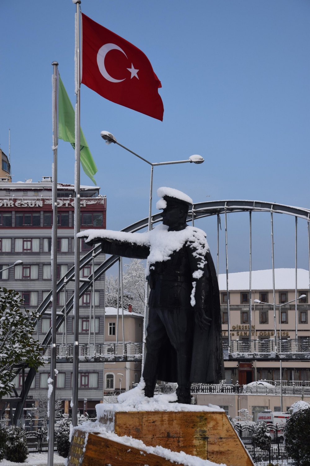 Giresun'da kar yağışı 449 köy yolunu ulaşıma kapattı 