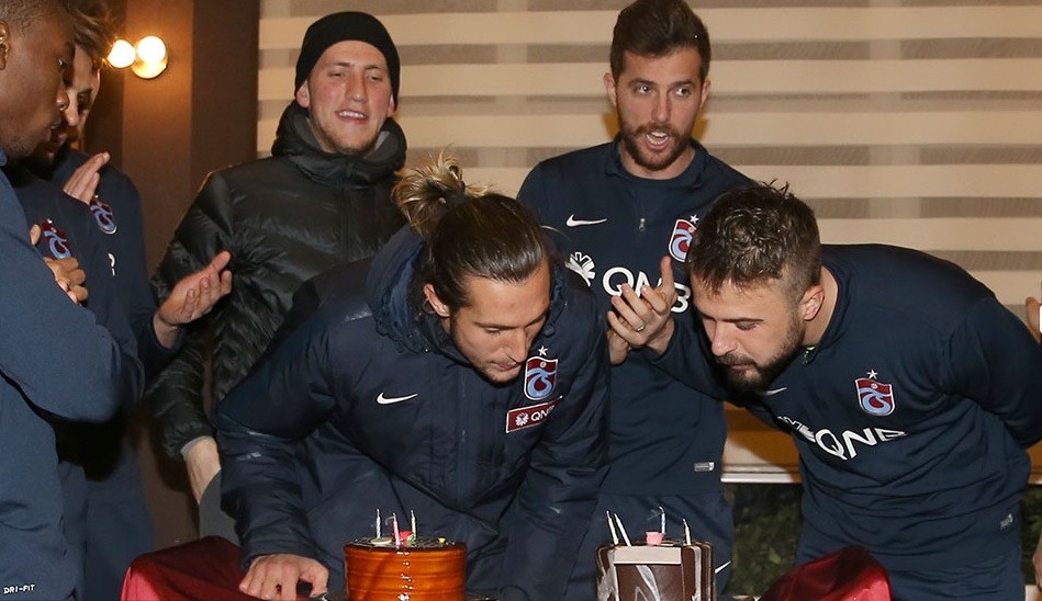 Trabzonspor'da 2 futbolcuya sürpriz!