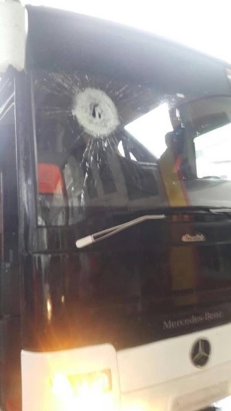Afyonspor otobüsüne taşlı saldırı! Sportif Direktör İbrahim Çelik ağır yaralı