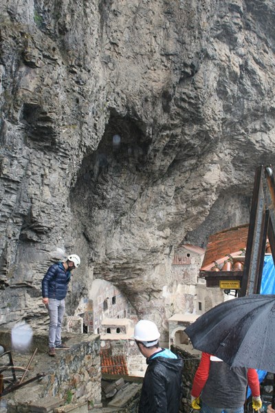 Sümela Manastırı'nda 1600 tonluk kaya endişesi