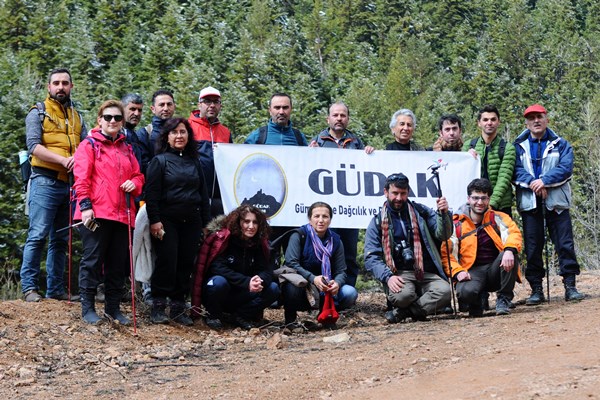 Gümüşhaneli dağcılardan doğa yürüyüşü