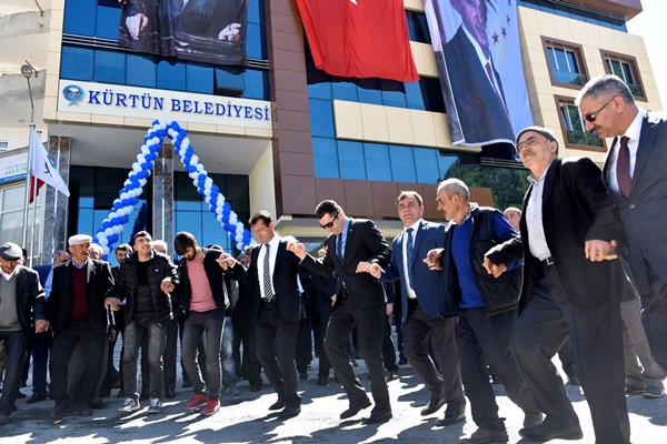 Kürtün Belediye'nin yeni hizmet binası açıldı