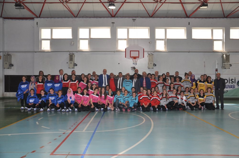 Trabzon'da Okullararası voleybol turnuvası başladı