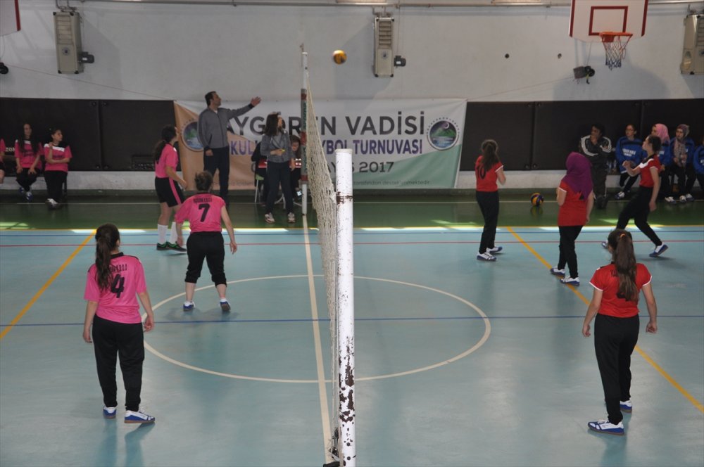 Trabzon'da Okullararası voleybol turnuvası başladı