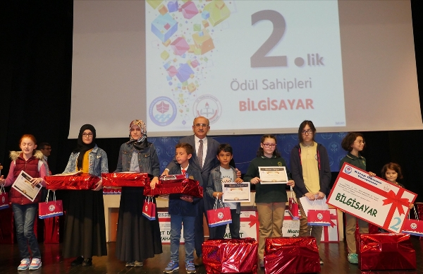 Trabzon'da 7 bin 598 öğrenci kitap okuyarak yarıştı
