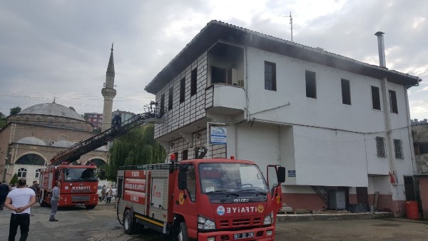 Sürmene'de elektrik faturasına kızan şahıs iş yerini yaktı