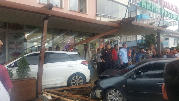 Trabzon'da trafikteki kovalamaca pastanede sona erdi