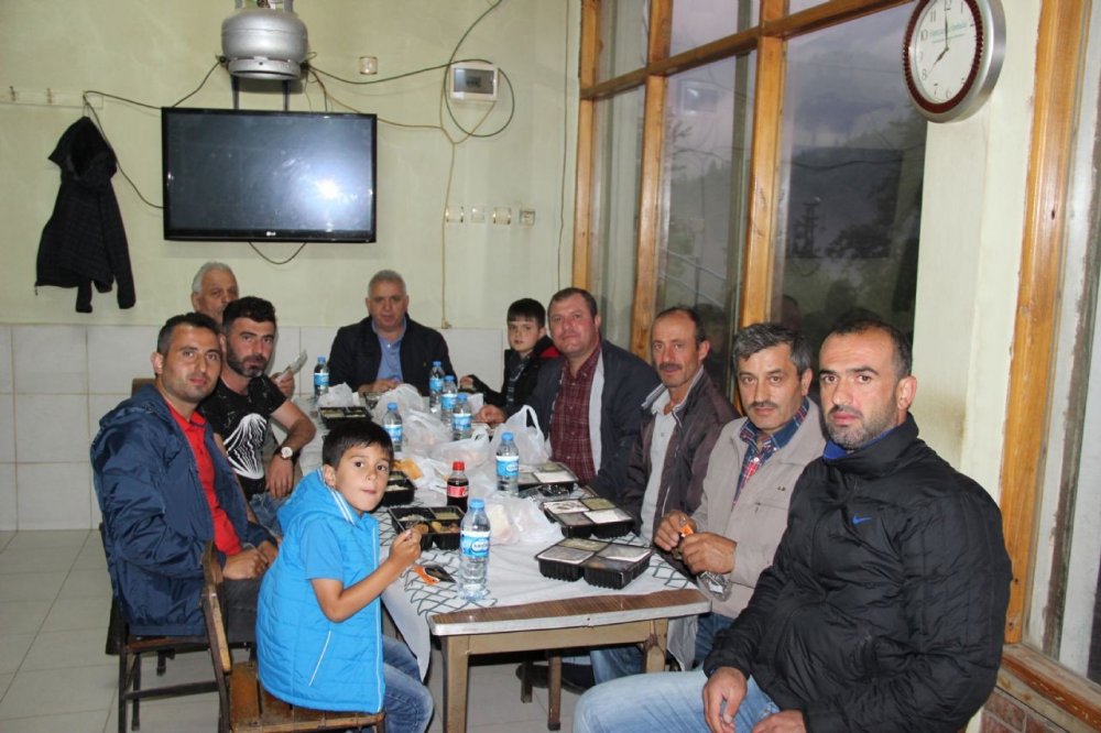 Başkan Sağıroğlu o mahallede iftar açtı