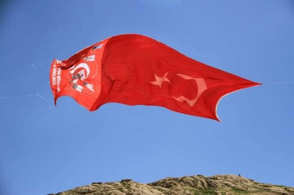 Kato Dağı zirvesine bayrak asan kişi Trabzonlu çıktı 
