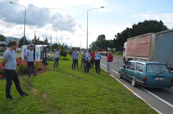  Öğretmenleri taşıyan minibüs kaza yaptı: 4 yaralı