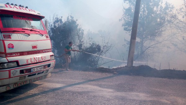 Alanya'da orman yangını sürüyor
