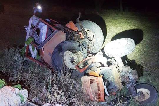Trabzon plakalı araç traktöre çarptı: 1 Ölü 3 Yaralı