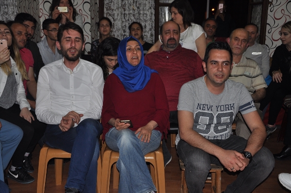 Trabzon'da akrabalarıyla sahne almanın mutluluğunu yaşıyorlar