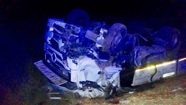 Trabzon plaklı tır traktöre çarptı: 5 yaralı