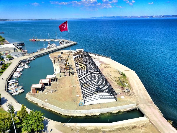 Su üzerindeki en büyük Türk bayrağı