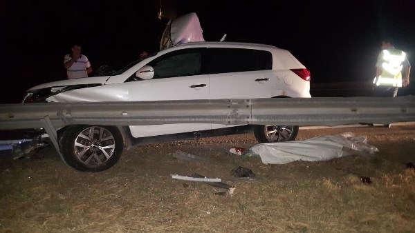 Kontrolden çıkan araç bariyerlere çarptı: 2 çocuk öldü