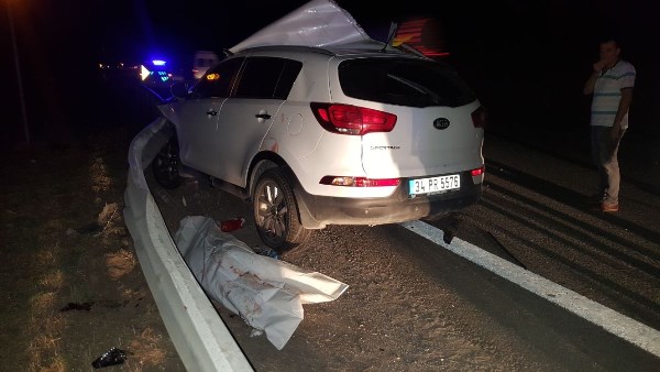 Kontrolden çıkan araç bariyerlere çarptı: 2 çocuk öldü