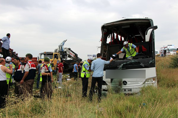 Ordu plakalı otobüs devrildi: 5 kişi öldü!