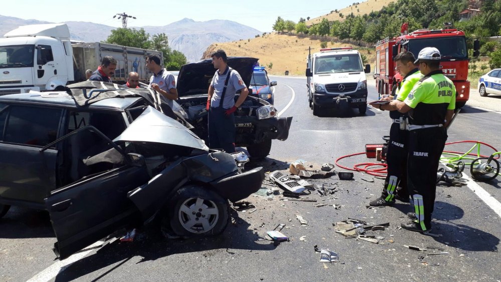 Trafik kazası: 3 ölü, 2 yaralı